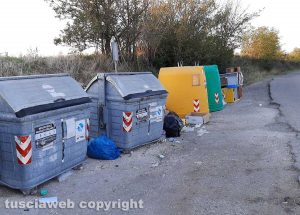 Viterbo - Isola ecologica a strada Ponte del diavolo