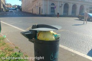 Viterbo - Cestini pieni