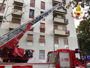 Milano - Esplosione in un palazzo