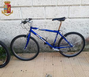 Civitavecchia - Polizia - Una delle due biciclette sequestrate