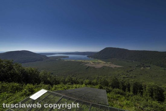 Il lago di Vico dalla pedana del parapendio posta a nord del cratere vulcanico 