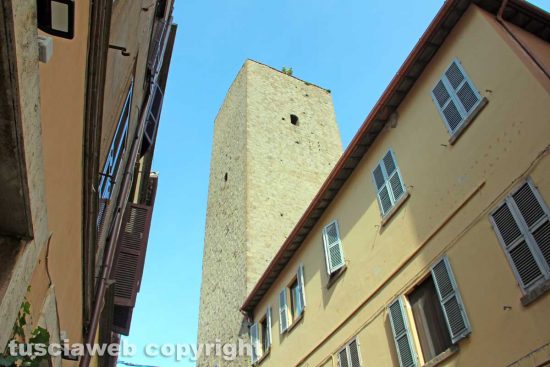 Viterbo - La torre di via della Pace