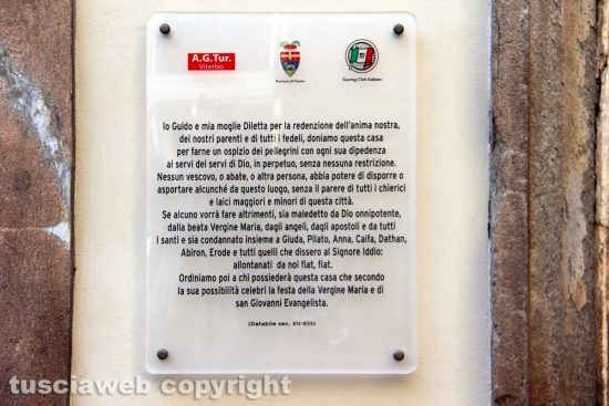 Viterbo - L'epigrafe in via dei Pellegrini