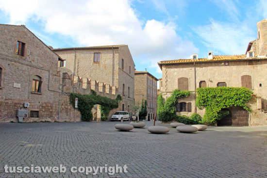 Viterbo - Piazza San Carluccio