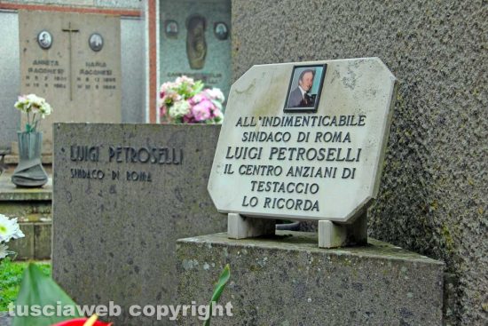 Viterbo - La tomba di Luigi Petroselli