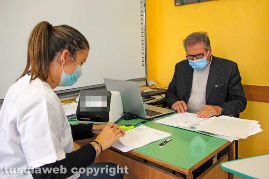 Viterbo - I tamponi anti Covid all'Istituto Paolo Savi