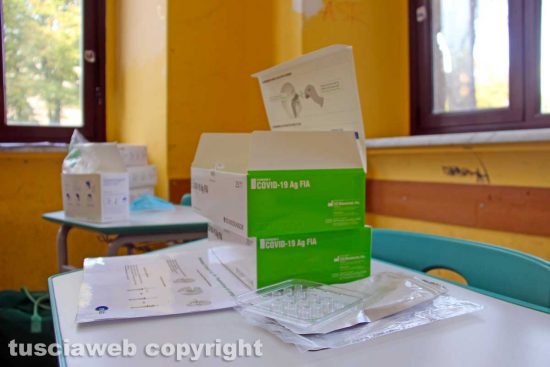 Viterbo - I tamponi anti Covid all'Istituto Paolo Savi