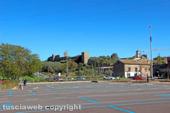 Viterbo - Il parcheggio a ridosso delle mura a Valle Faul