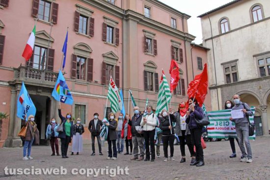 Viterbo - La manifestazione dei sindacati della scuola