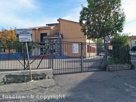 Montefiascone - La scuola media Manzoni dell'istituto Anna Molinaro