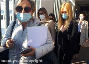 Serena Gasperini e Roberta Bruzzone coi familiari di Landolfi