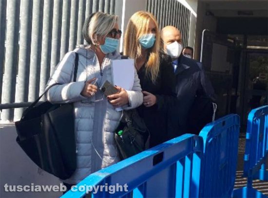 Giallo di Ronciglione - La criminologa Roberta Bruzzone con gli avvocati Serena Gasperini e Gianluca Fontana