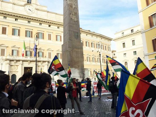 Roma - La manifestazione davanti a Montecitorio