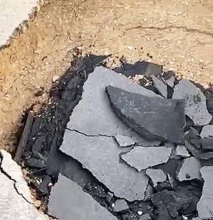 Orte - Voragine sulla superstrada per Terni