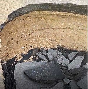 Orte - Voragine sulla superstrada per Terni