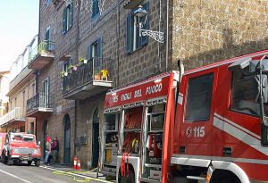 Vejano - Appartamento in fiamme, muore giovane