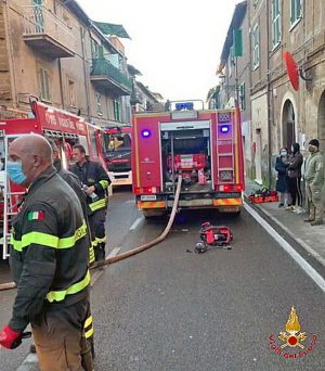 Vejano - Appartamento in fiamme, muore giovane
