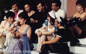 Gigi Proietti con Gina Lollobrigida, di lato a destra Elisabetta Lupetti