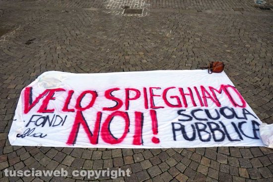 Viterbo - Il flash bob della Rete degli studenti medi