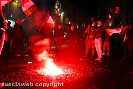 Viterbo - La manifestazione contro il Dpcm in piazza del comune