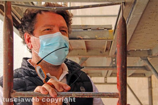 Viterbo - Il restauratore Emanuele Ioppolo