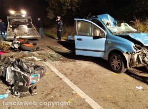 Bagnoregio - Auto si schianta contro due moto