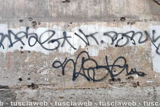 Viterbo - Graffiti sui muri