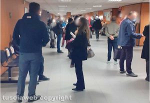 Assembramenti nei corridoi del tribunale