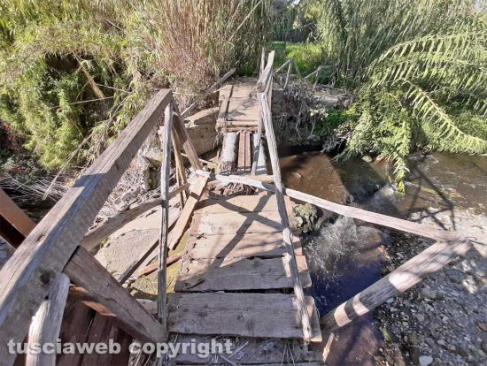 Viterbo - Il ponte di legno che porta al Camillario