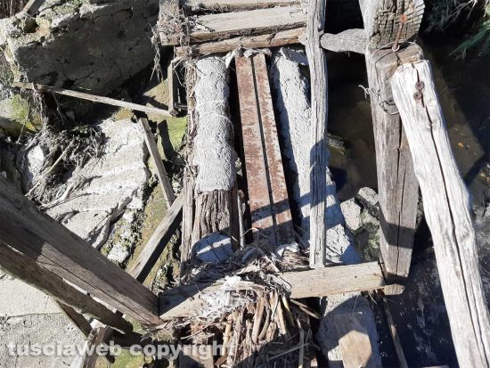 Viterbo - Il ponte di legno che porta al Camillario