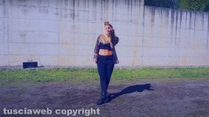 Sabrina Campari balla nel video di "Position Chrome"