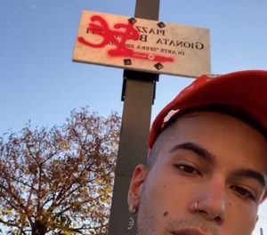 Cinisello Balsamo - La targa dedicata a Sfera Ebbasta