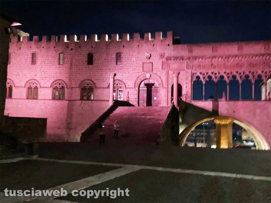 Viterbo - L'illuminazione di palazzo dei papi