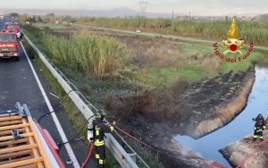 Empoli - Autocisterna in fiamme sulla superstrada Fi-Pi-Li