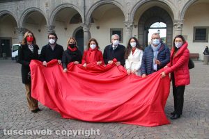 Viterbo - La panchina rossa a piazza del Plebiscito
