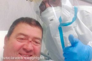 Viterbo - Stefano Mei e il personale sanitario di Belcolle