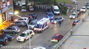 Viterbo - L'intervento della polizia e del 118 dopo l'accoltellamento
