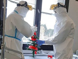 Belcolle - Un albero di Natale in ogni stanza del reparto di Medicina Covid
