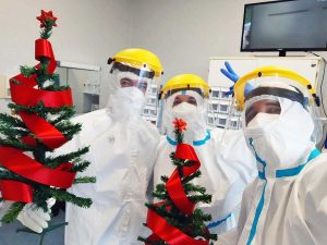 Belcolle - Un albero di Natale in ogni stanza del reparto di Medicina Covid