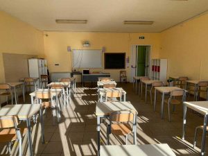 Vetralla - Casette Covid, lim e banchi per le scuole del comune