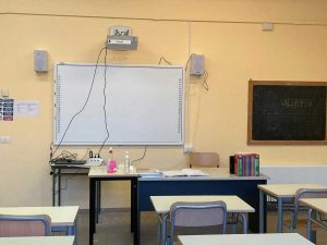 Vetralla - Casette Covid, lim e banchi per le scuole del comune
