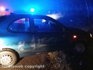Montefiascone - Auto sbanda e finisce nella cunetta