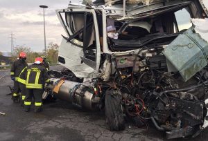 Orte - Camion carico di gas allo stato liquido si scontra contro un autotreno