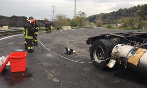 Orte - Camion carico di gas allo stato liquido si scontra contro un autotreno