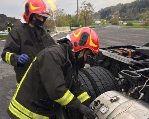 Orte - Camion carico di gas allo stato liquido si scontra contro un autotreno