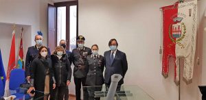 Il capitano Palmina Lavecchia in visita al Comune 