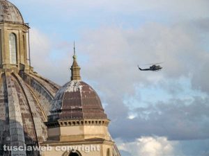 Montefiascone -L'elicottero dell'Esercito con l'immagine della Madonna delle Grazie 