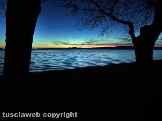 Il tramonto del 2020 nella Tuscia - Foto di Maurizio di Giovancarlo (Tuscia Fotografia)