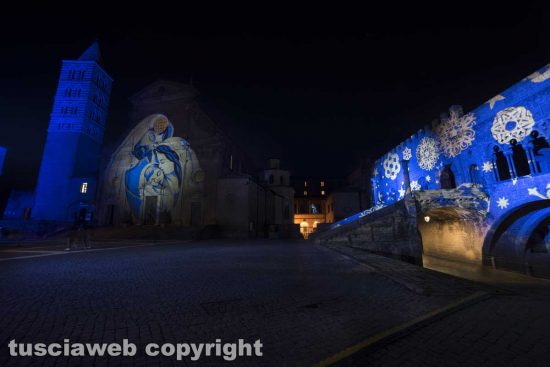 Viterbo - Illuminazioni di Natale a piazza San Lorenzo - Foto di Maurizio di Giovancarlo (Tuscia Fotografia)
