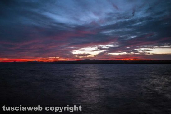 Il tramonto del 2020 nella Tuscia - Foto di Maurizio di Giovancarlo (Tuscia Fotografia)